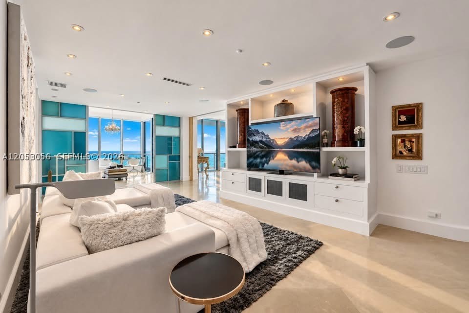 100 S Pointe Dr #2905, Miami Beach FL 33139