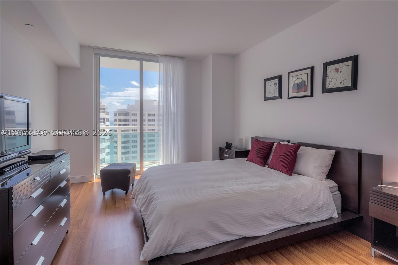 950 Brickell Bay Dr #1711, Miami FL 33131