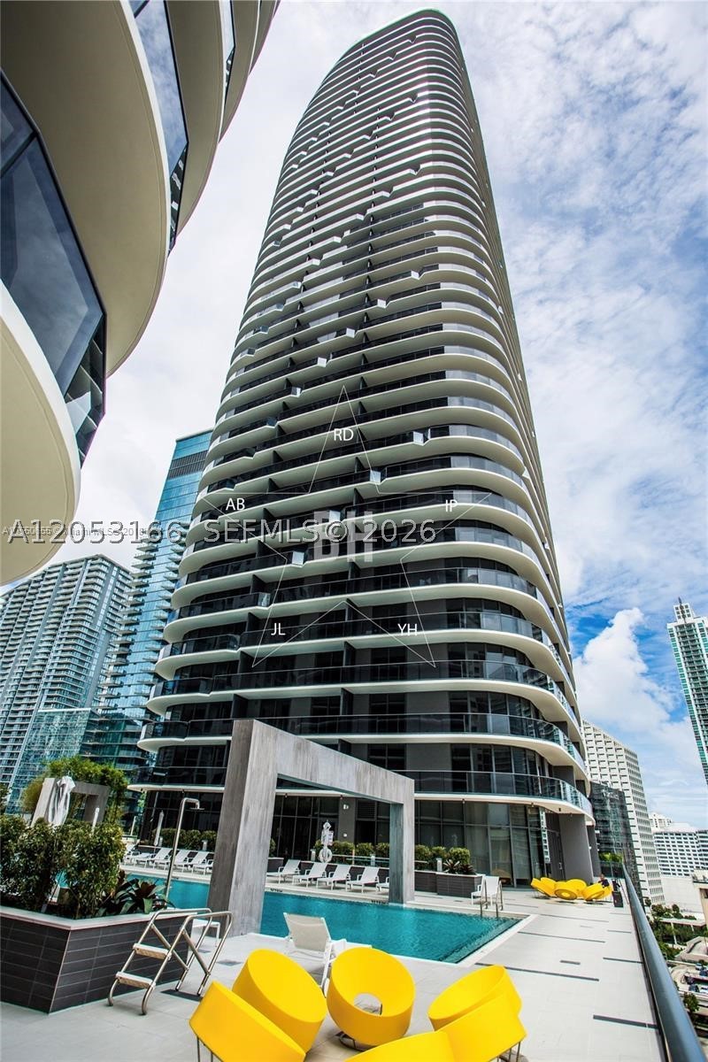 55 SW 9th St #1104, Miami FL 33130