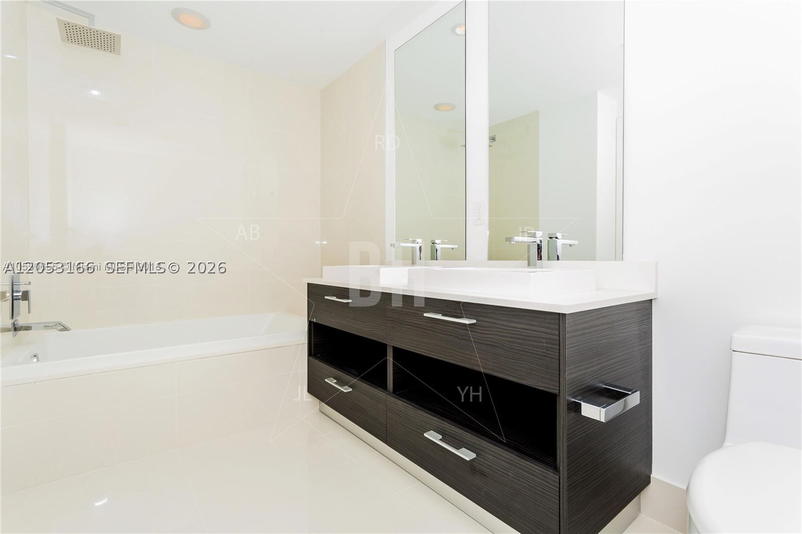 55 SW 9th St #1104, Miami FL 33130