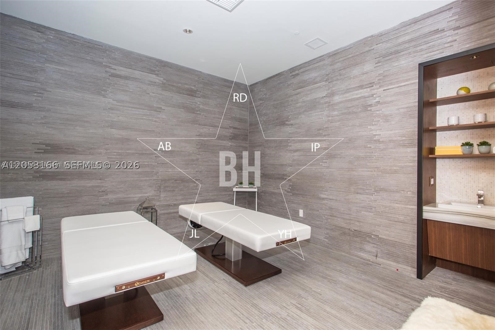 55 SW 9th St #1104, Miami FL 33130