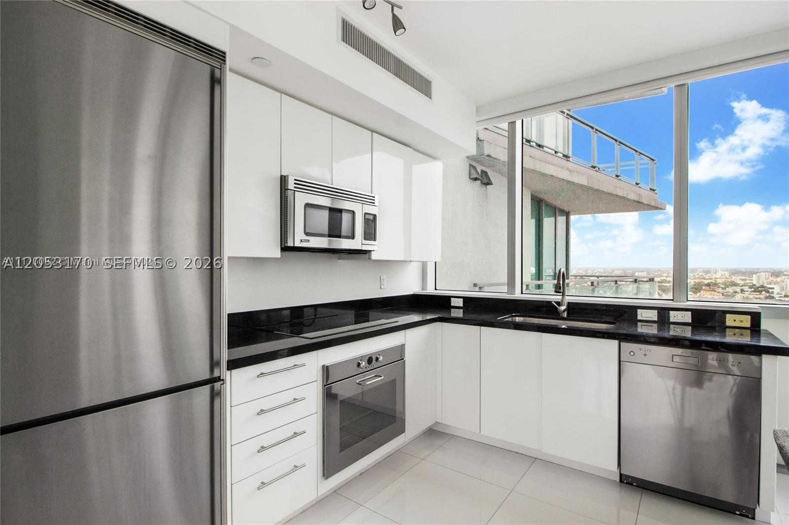 92 SW 3rd St #2510, Miami FL 33130