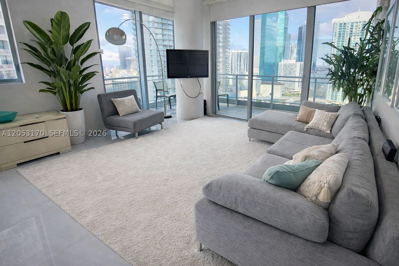 92 SW 3rd St #2510, Miami FL 33130