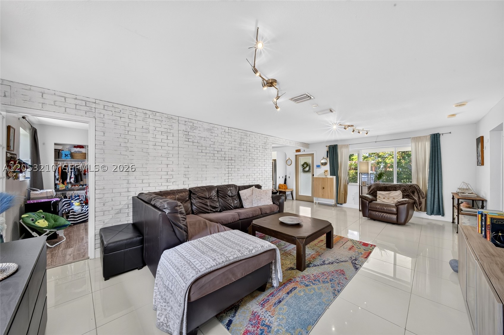 10141 SW 46th St, Miami FL 33165