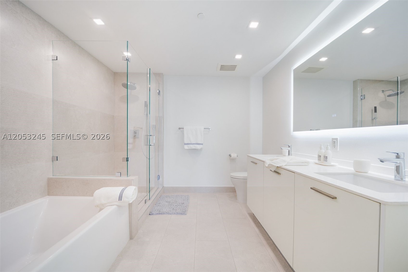 1300 Brickell Bay Dr #3004, Miami FL 33131