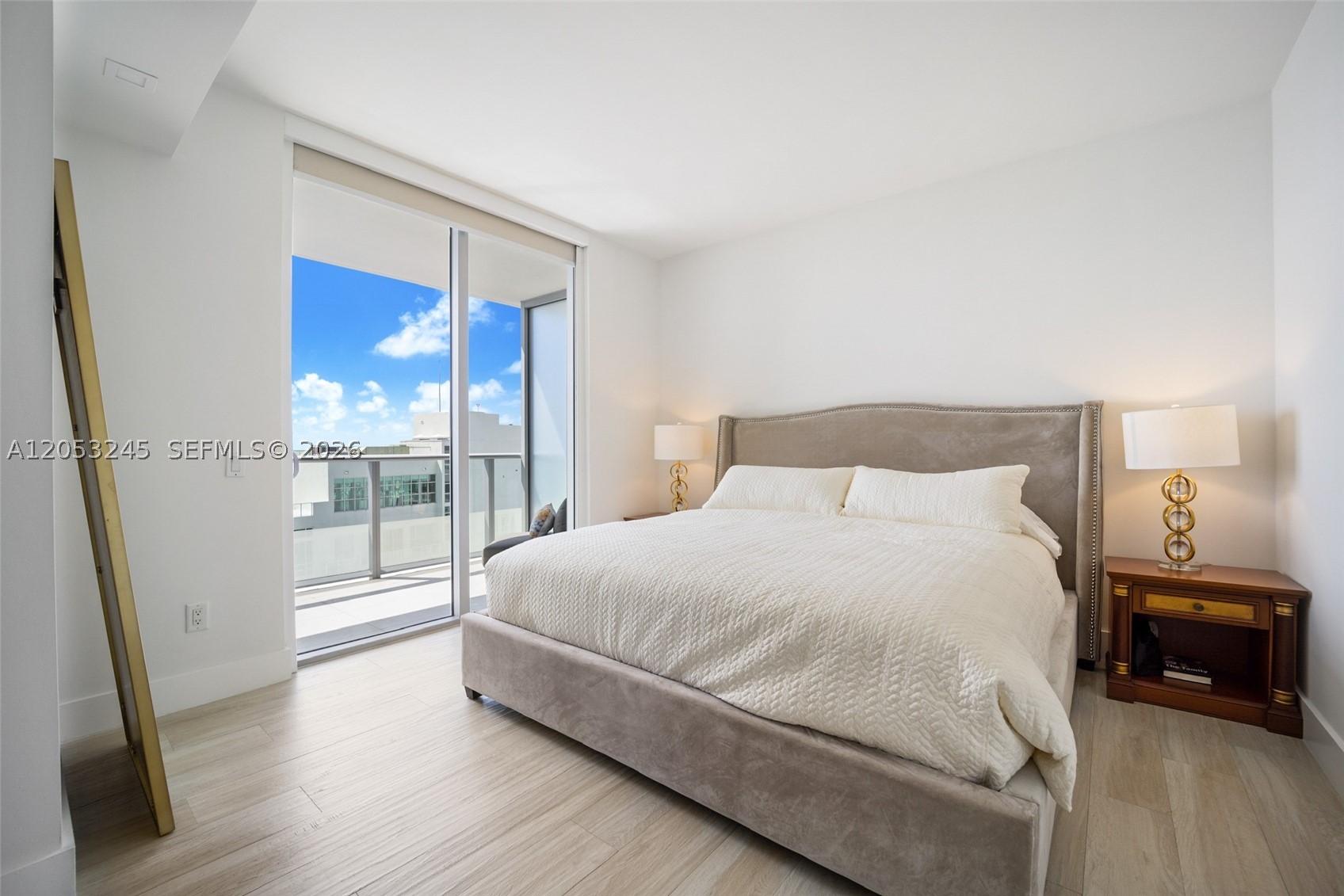 1300 Brickell Bay Dr #3004, Miami FL 33131
