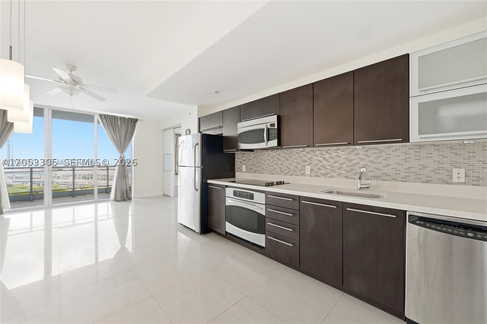 90 SW 3rd St #1409, Miami FL 33130