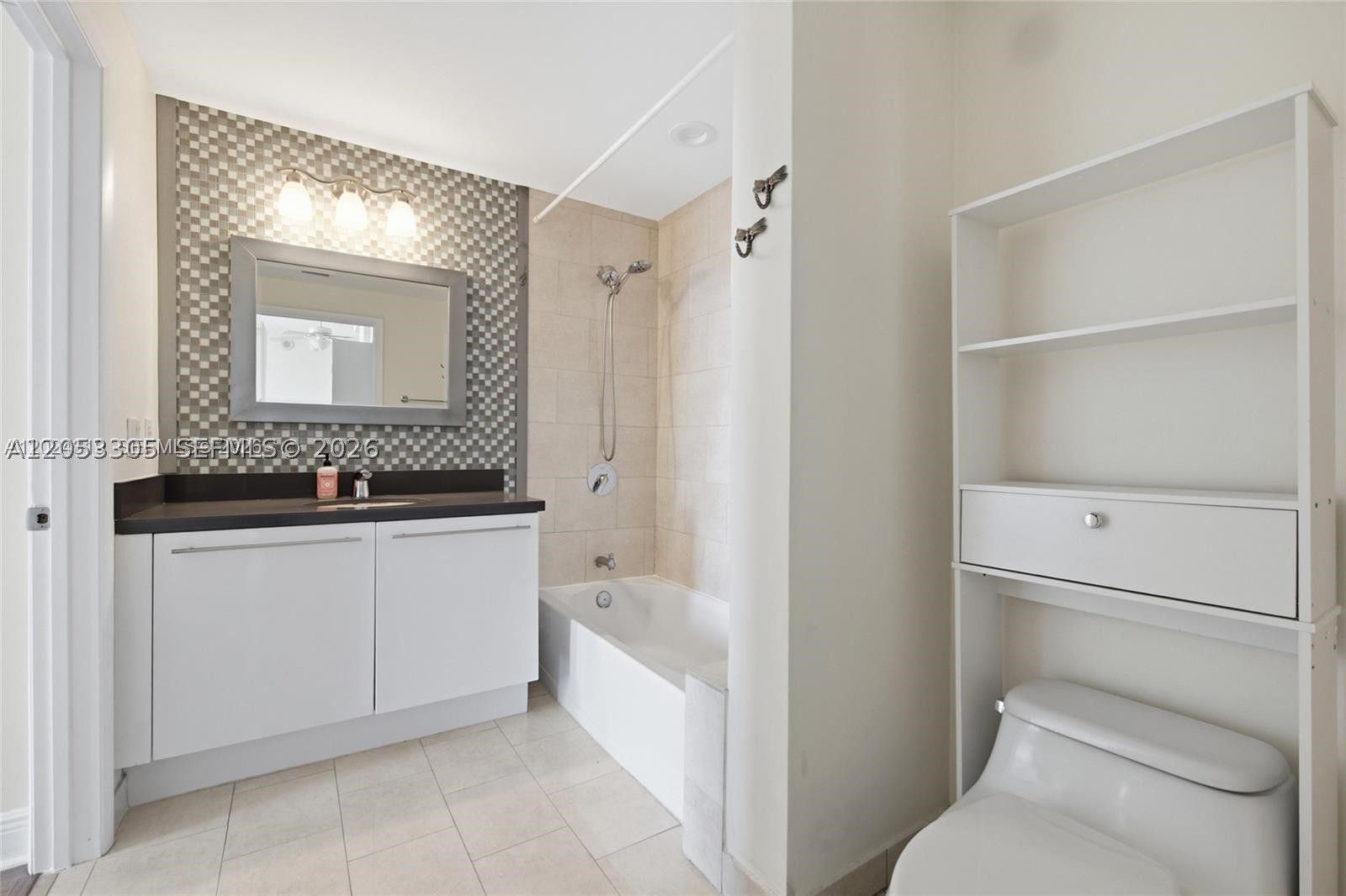 90 SW 3rd St #1409, Miami FL 33130