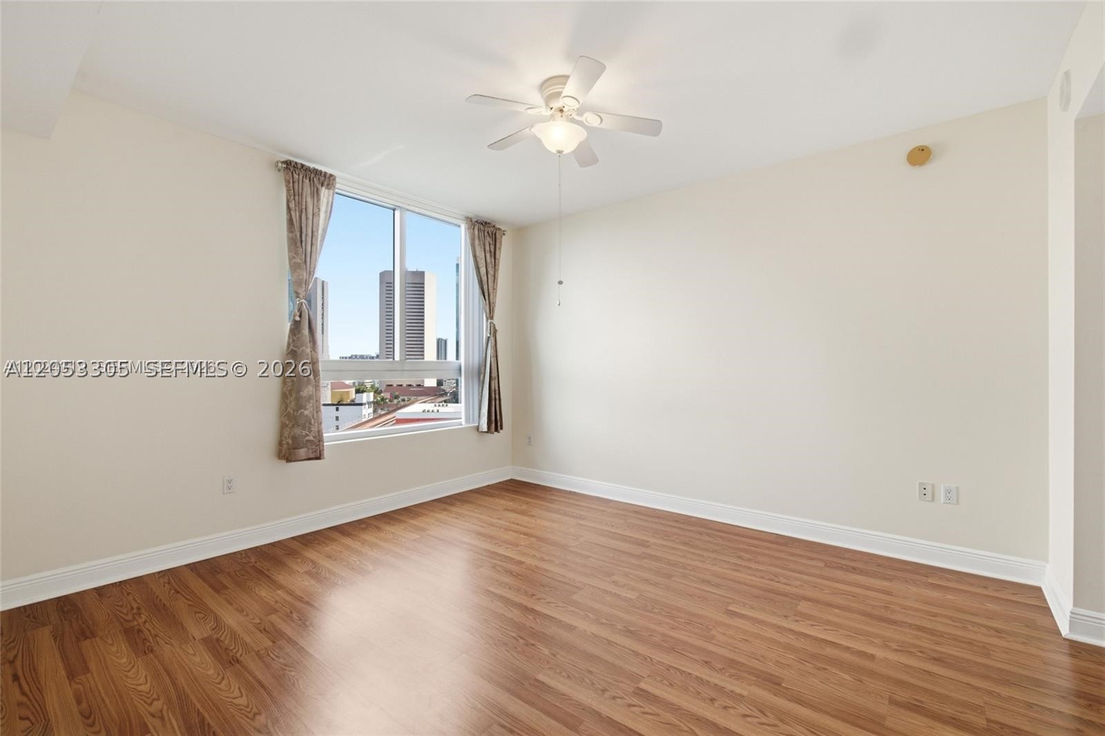 90 SW 3rd St #1409, Miami FL 33130