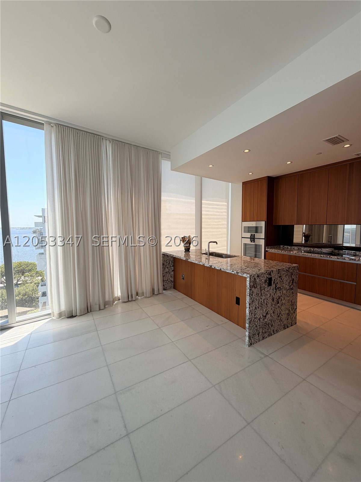 175 SE 25 ROAD #902, Miami FL 33129