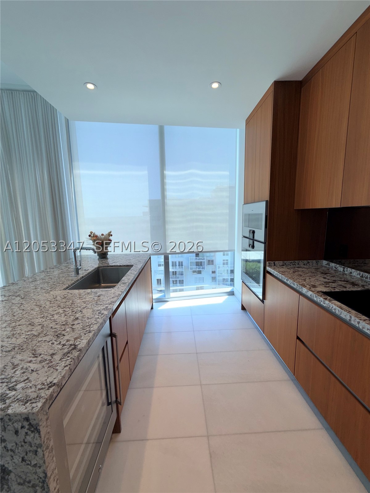175 SE 25 ROAD #902, Miami FL 33129