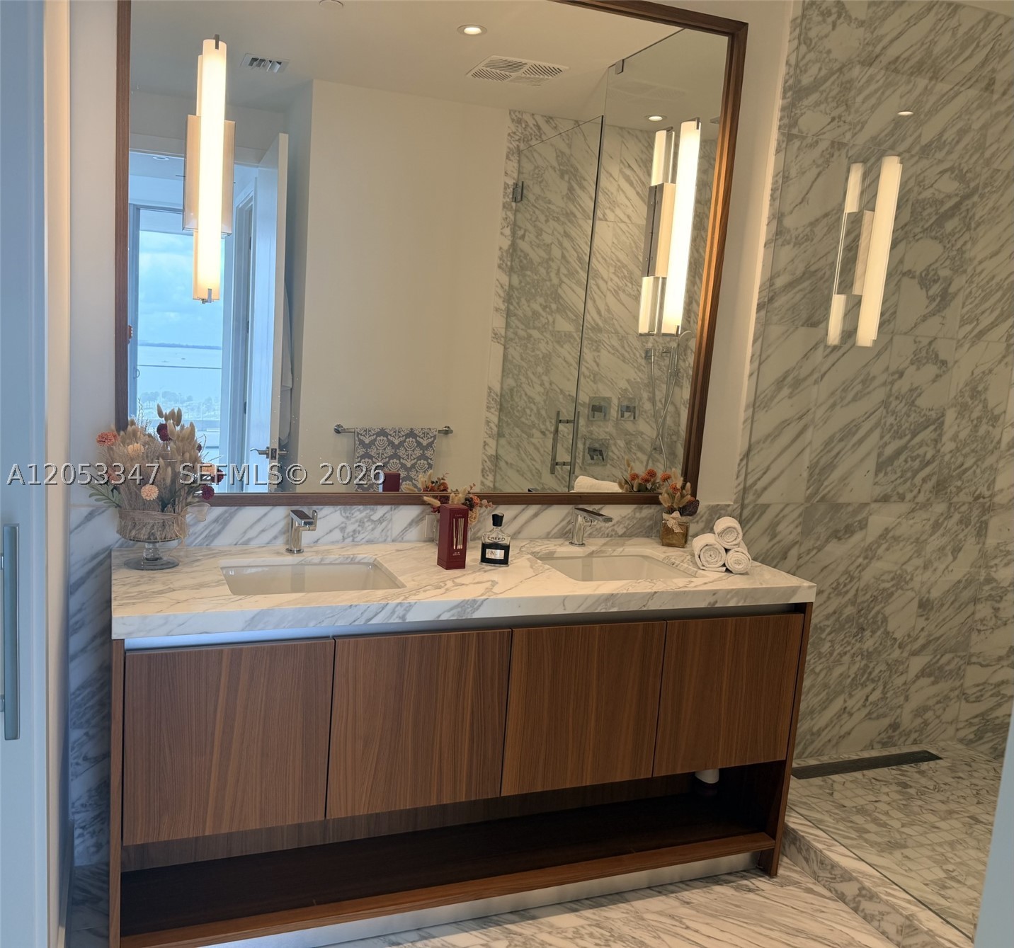 175 SE 25 ROAD #902, Miami FL 33129