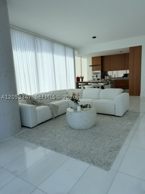 175 SE 25 ROAD #902, Miami FL 33129