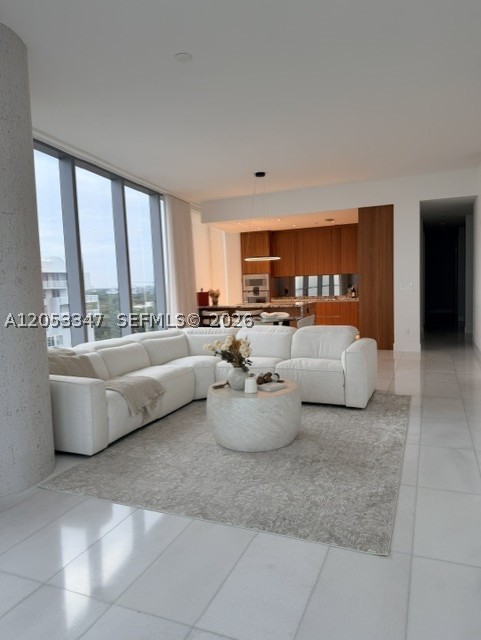 175 SE 25 ROAD #902, Miami FL 33129