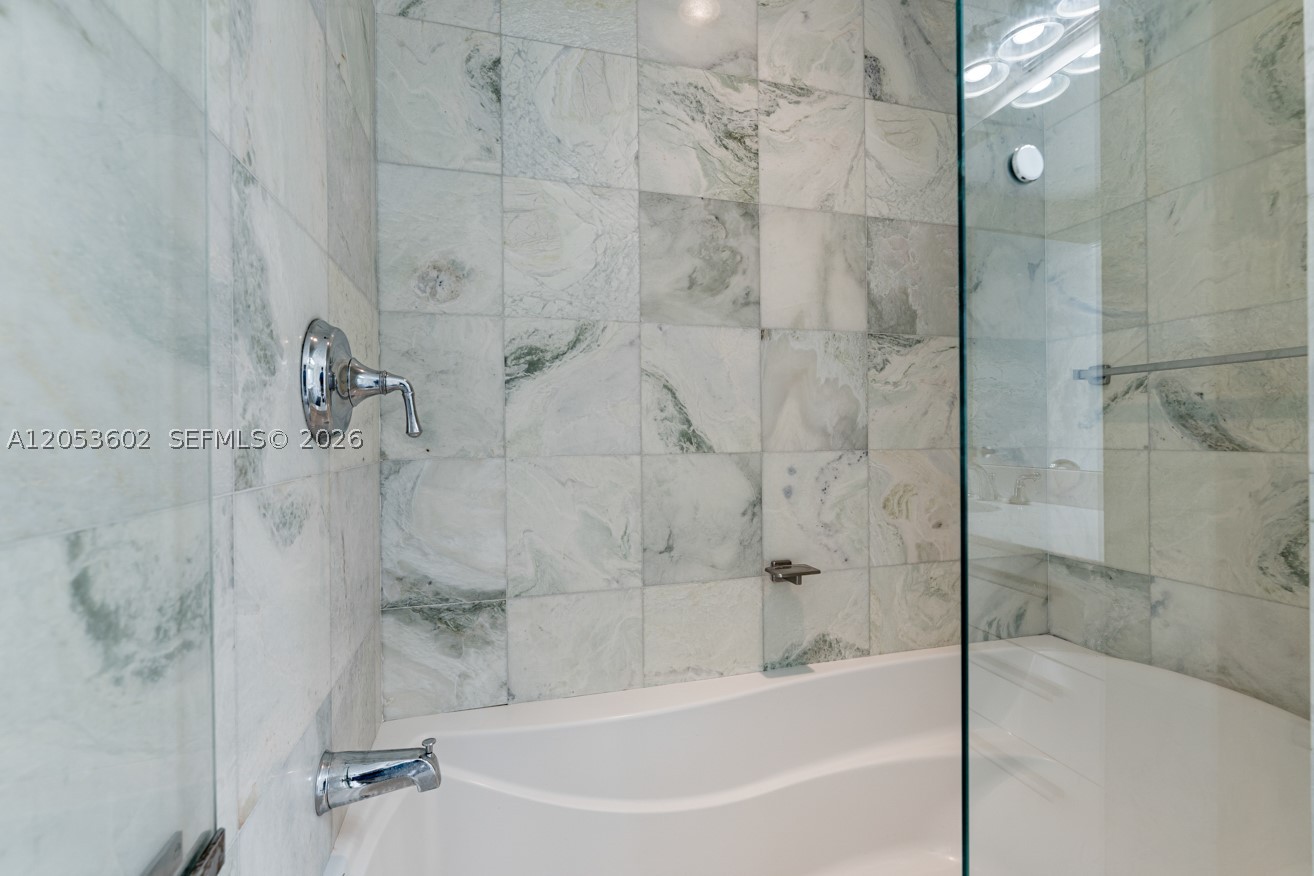 1060 Brickell Ave #1507, Miami FL 33131