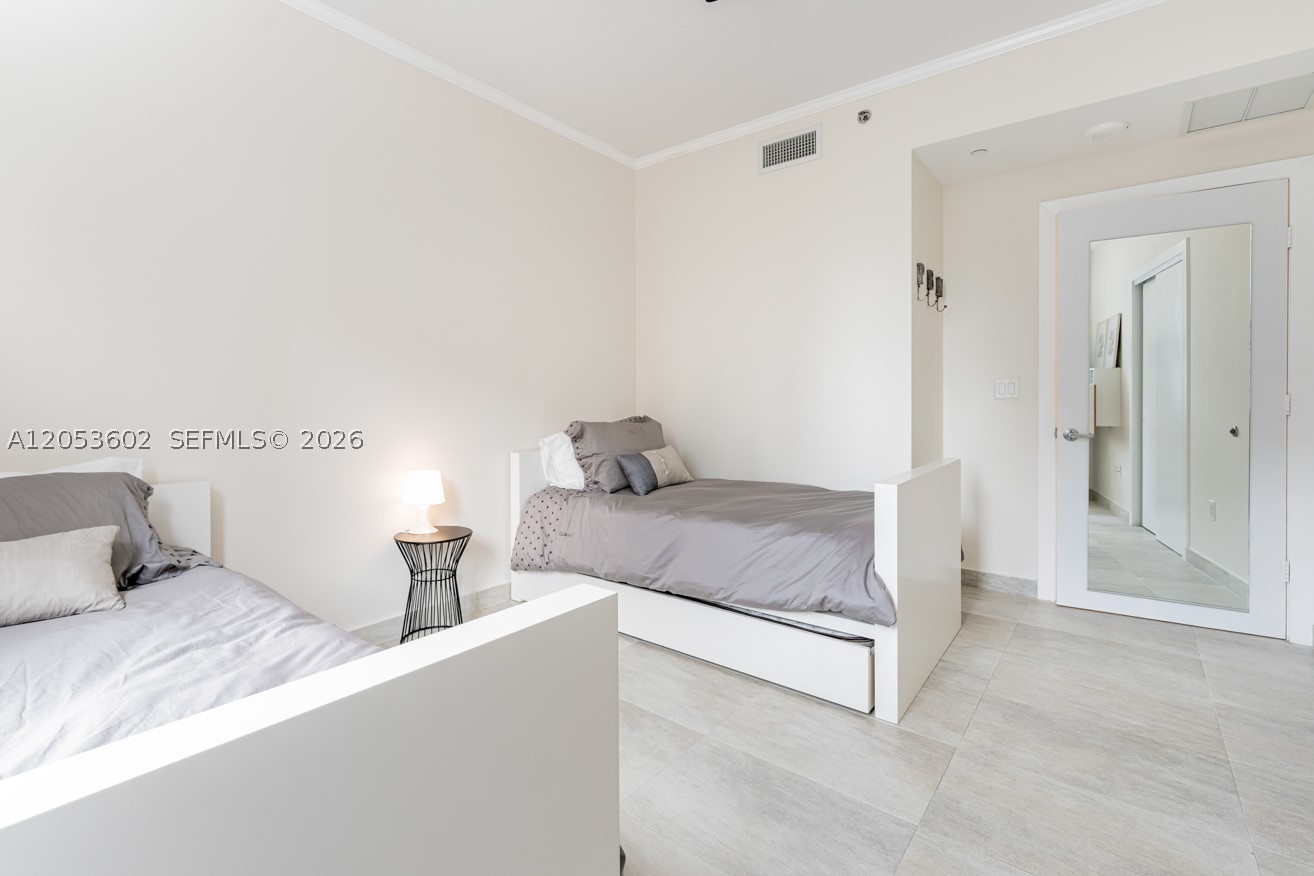 1060 Brickell Ave #1507, Miami FL 33131