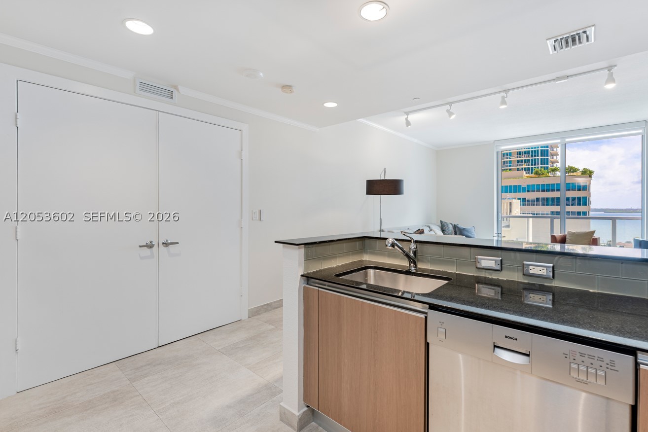 1060 Brickell Ave #1507, Miami FL 33131