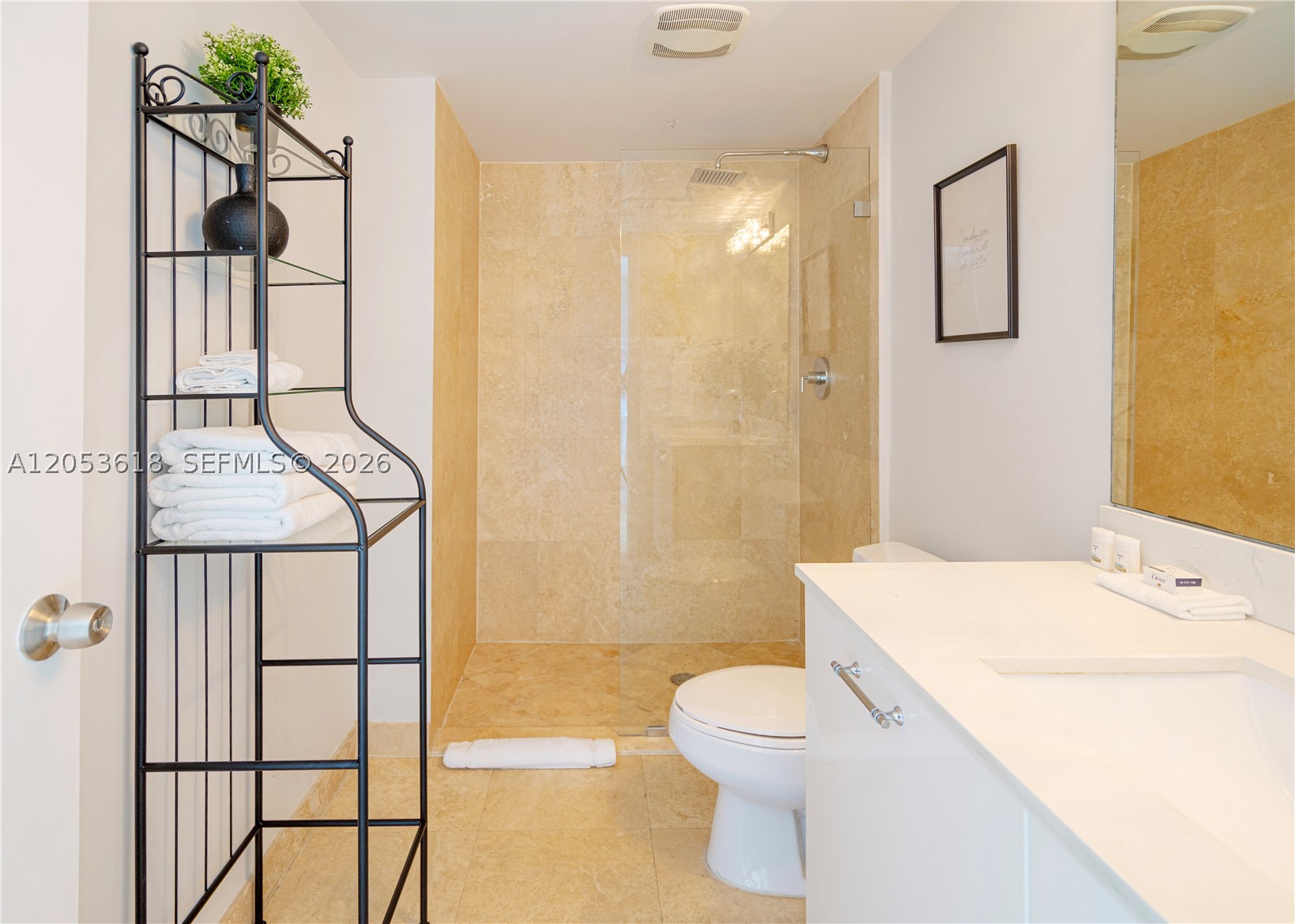 41 SE 5th St #2102, Miami FL 33131
