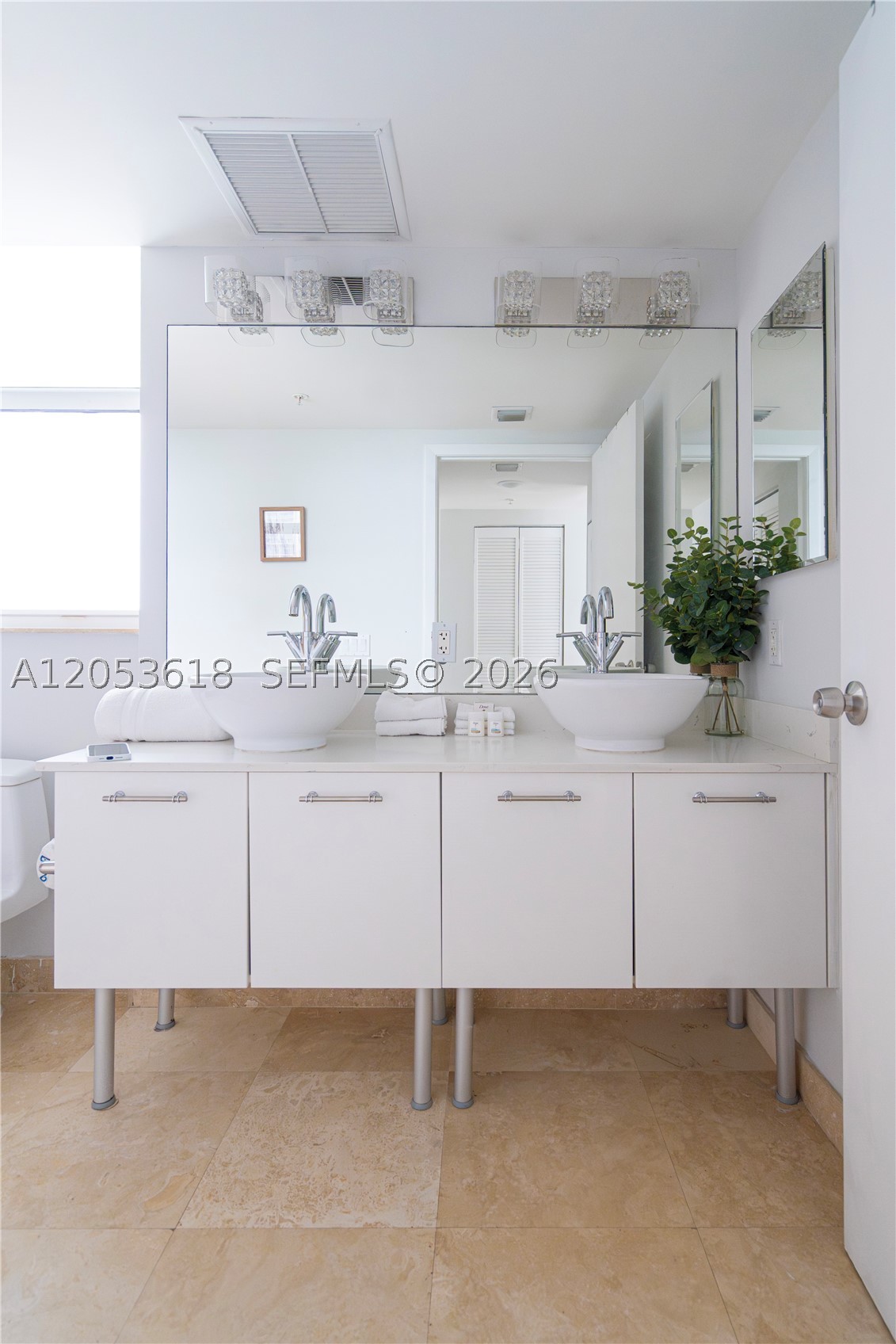 41 SE 5th St #2102, Miami FL 33131