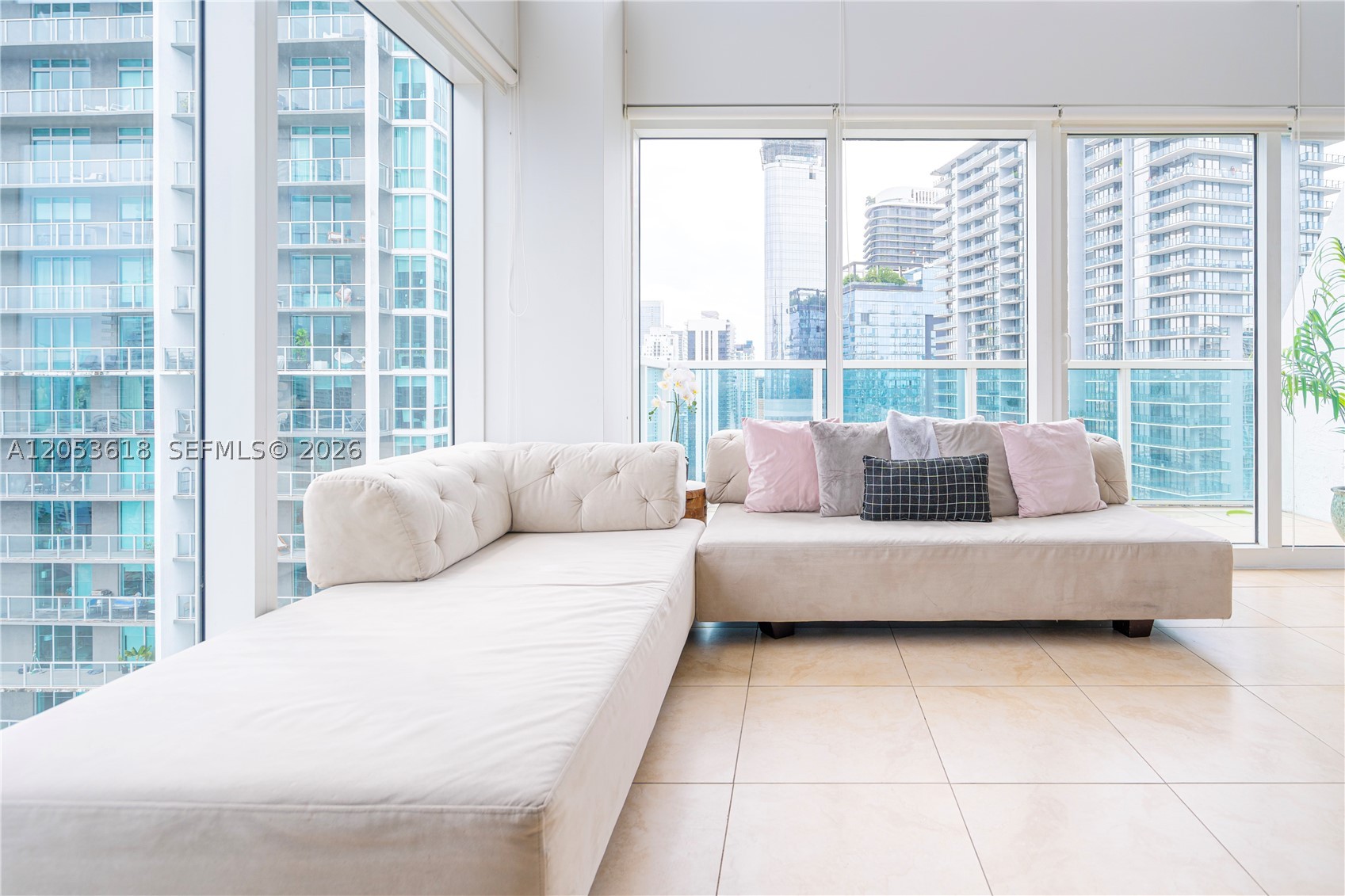 41 SE 5th St #2102, Miami FL 33131