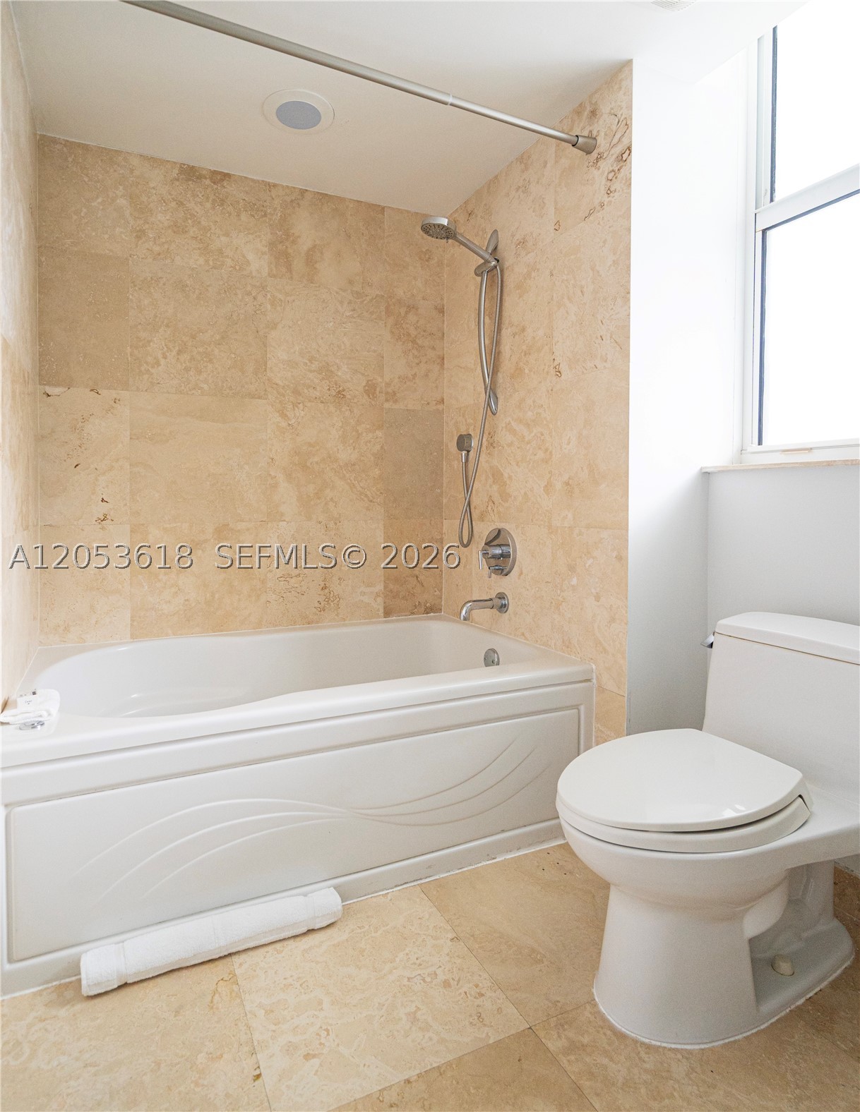 41 SE 5th St #2102, Miami FL 33131