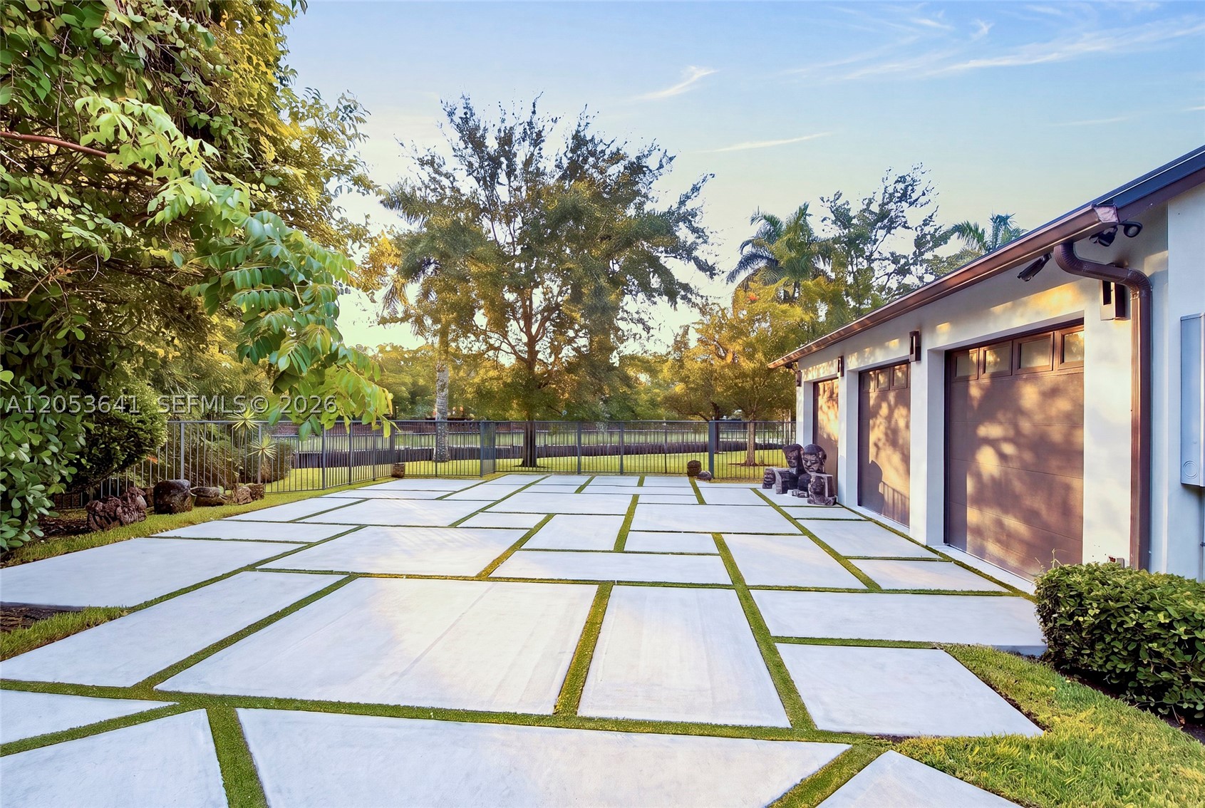 3714 Pine Lake Dr, Weston FL 33332