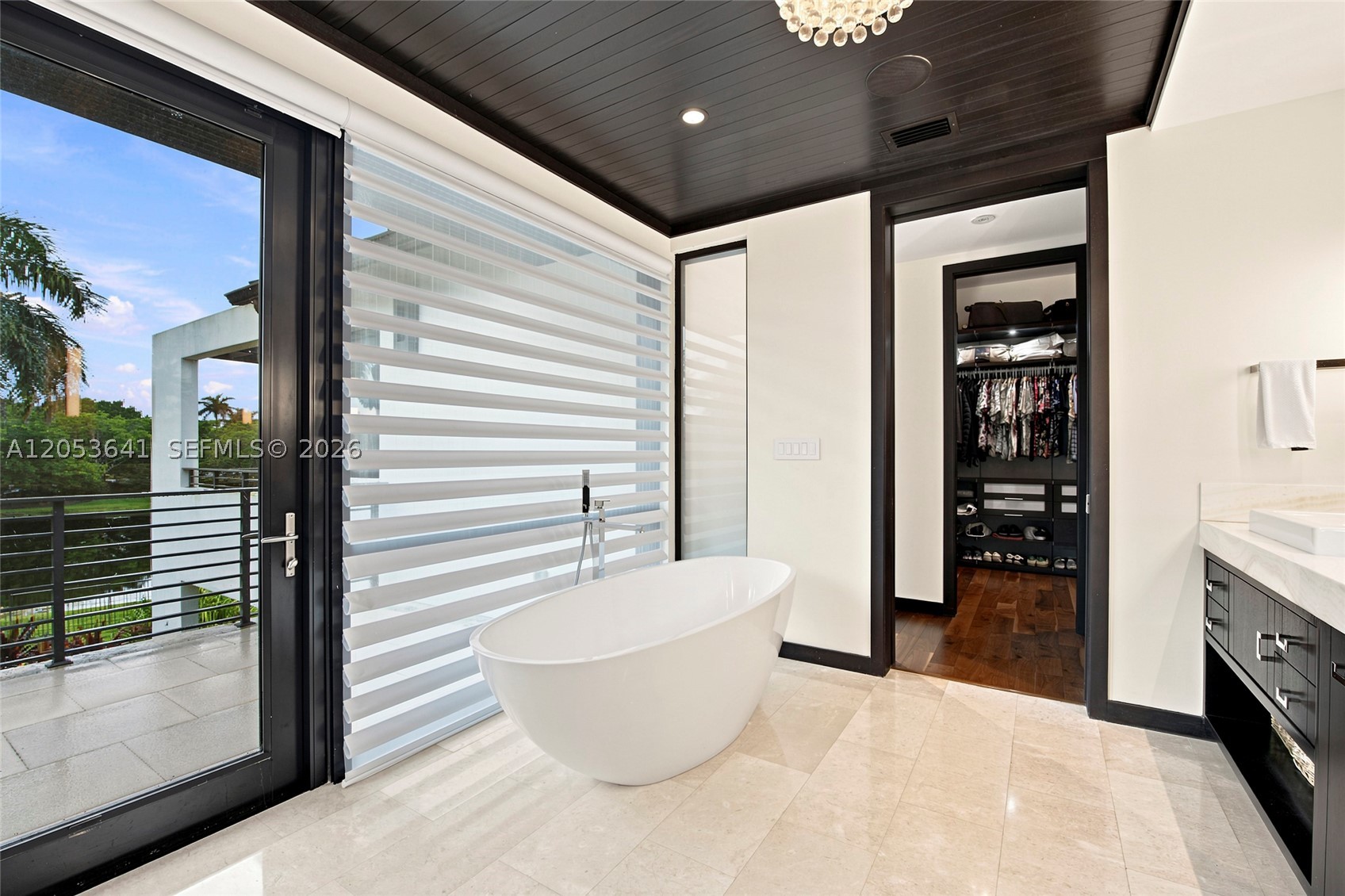 3714 Pine Lake Dr, Weston FL 33332