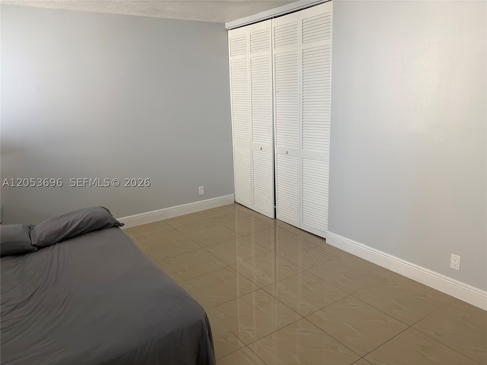 427 Golden Isles Dr #10D, Hallandale Beach FL 33009
