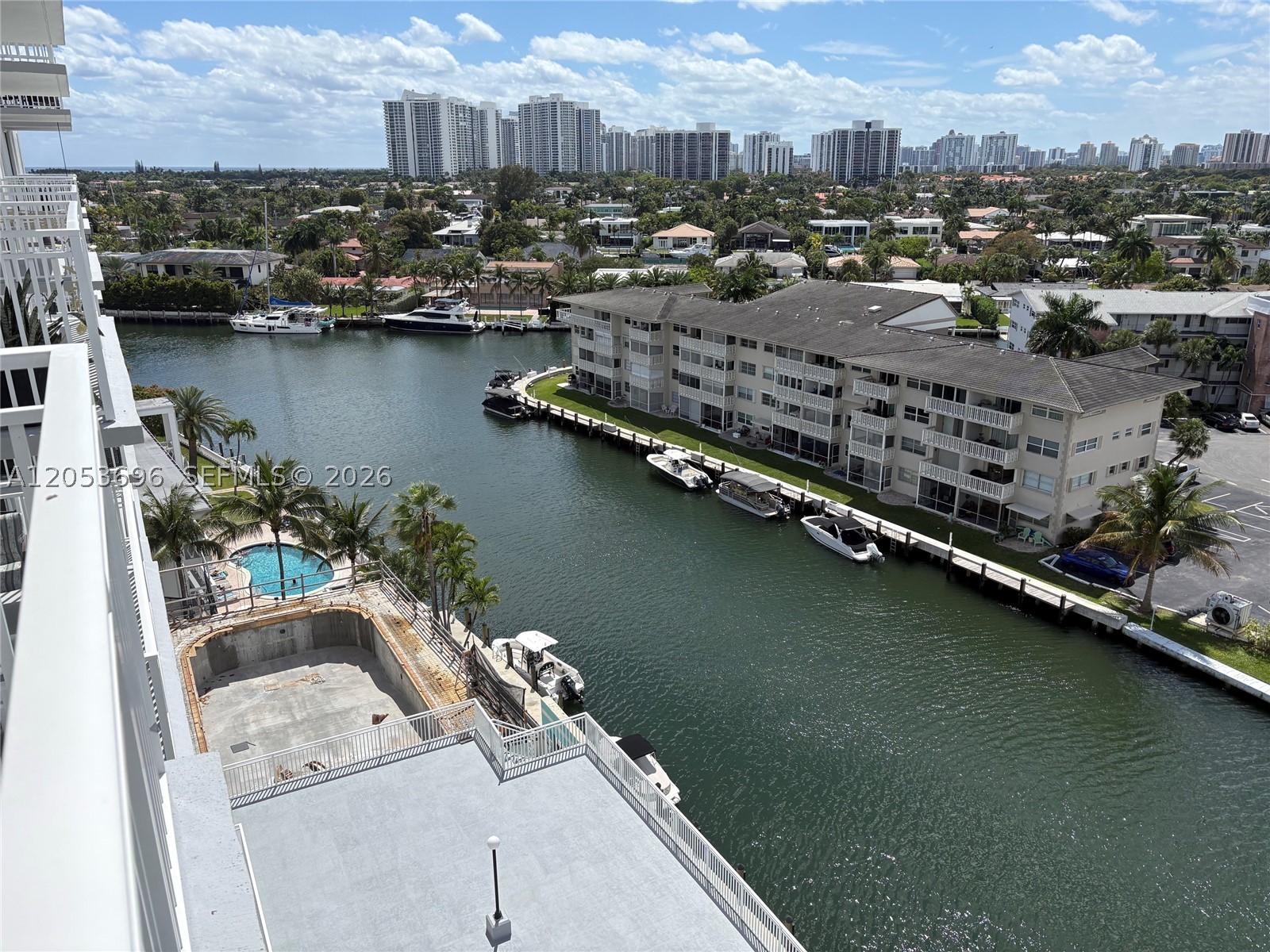 427 Golden Isles Dr #10D, Hallandale Beach FL 33009
