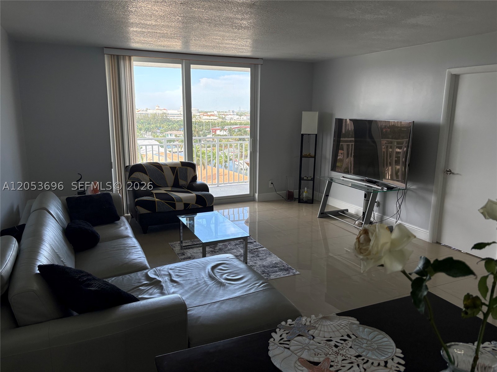 427 Golden Isles Dr #10D, Hallandale Beach FL 33009
