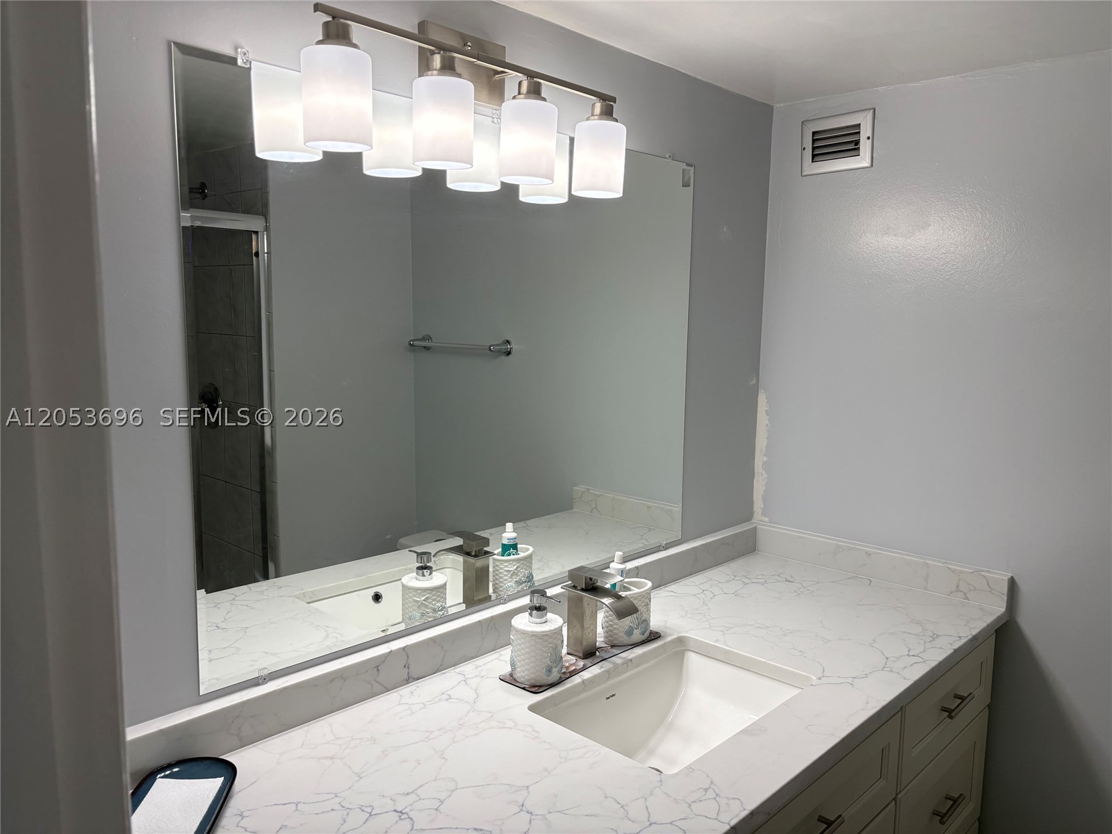 427 Golden Isles Dr #10D, Hallandale Beach FL 33009