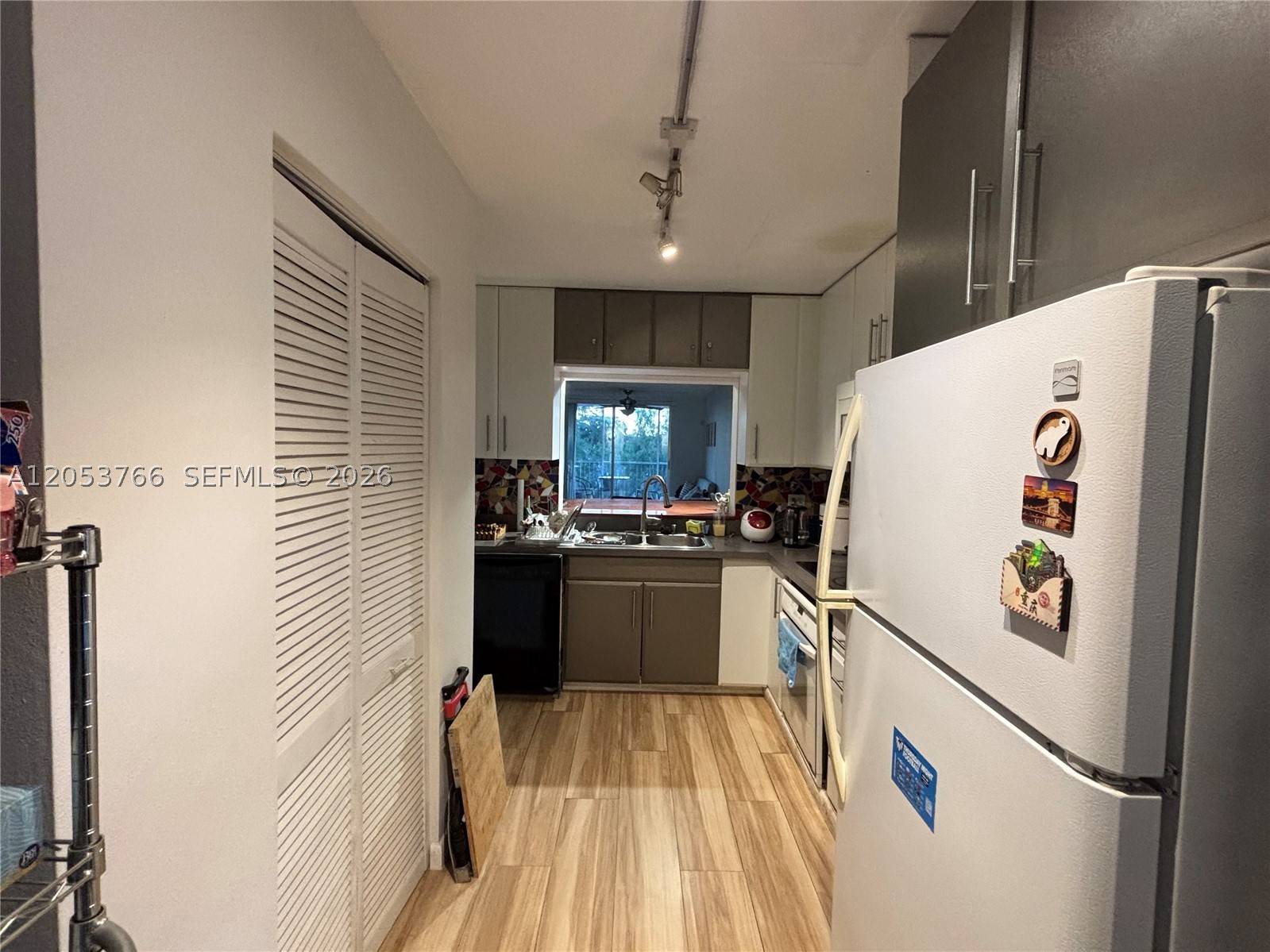 3660 NE 166th St #415, North Miami Beach FL 33160