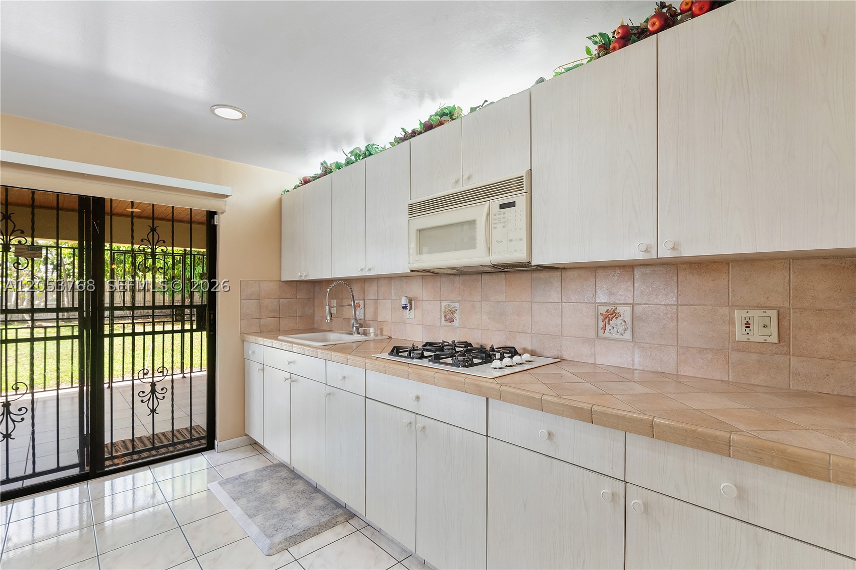 601 E 22nd St #601, Hialeah FL 33013