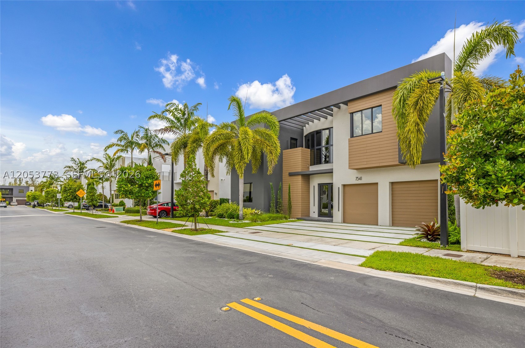 7541 NW 100th Ave, Doral FL 33178