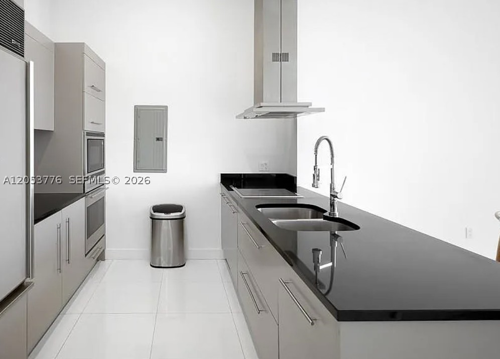 495 Brickell Ave #4105, Miami FL 33131