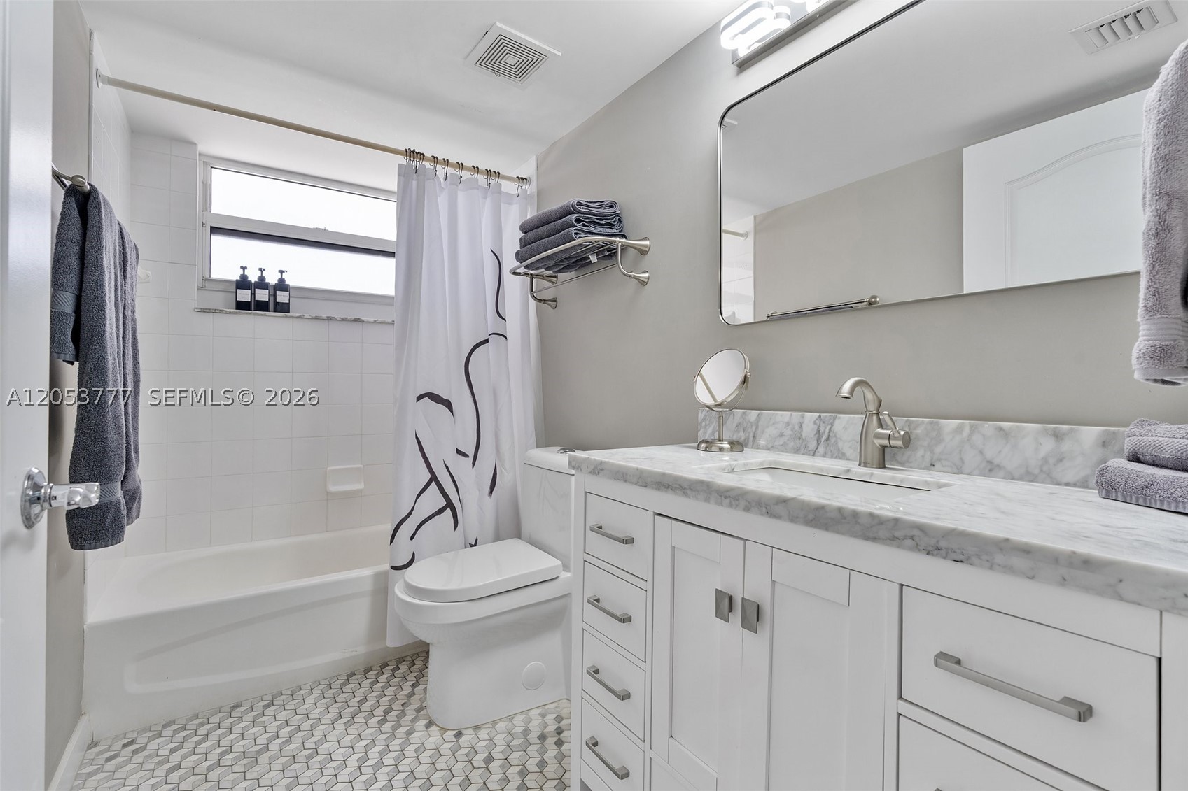 1200 Brickell Bay Dr #2423, Miami FL 33131