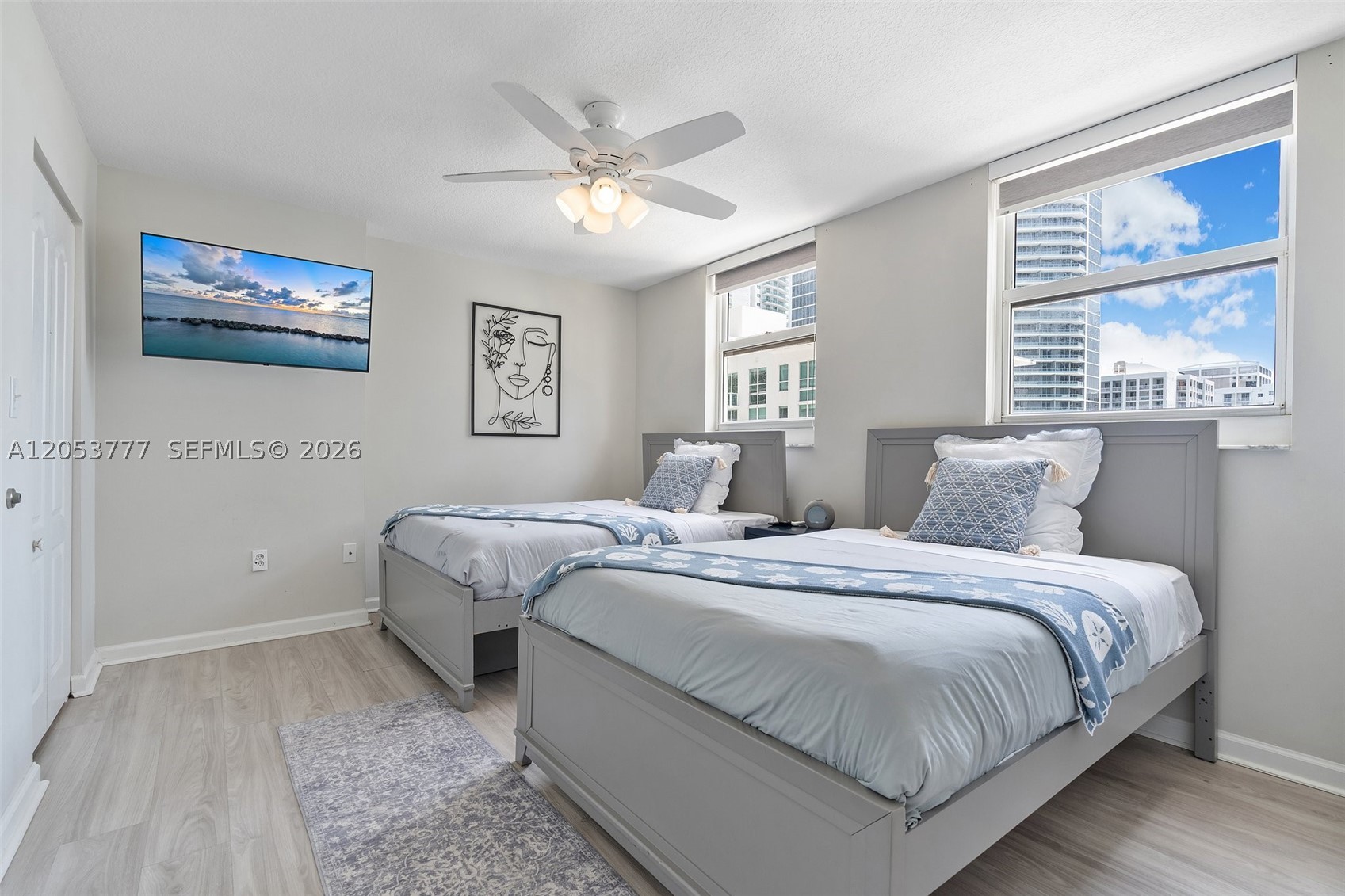 1200 Brickell Bay Dr #2423, Miami FL 33131
