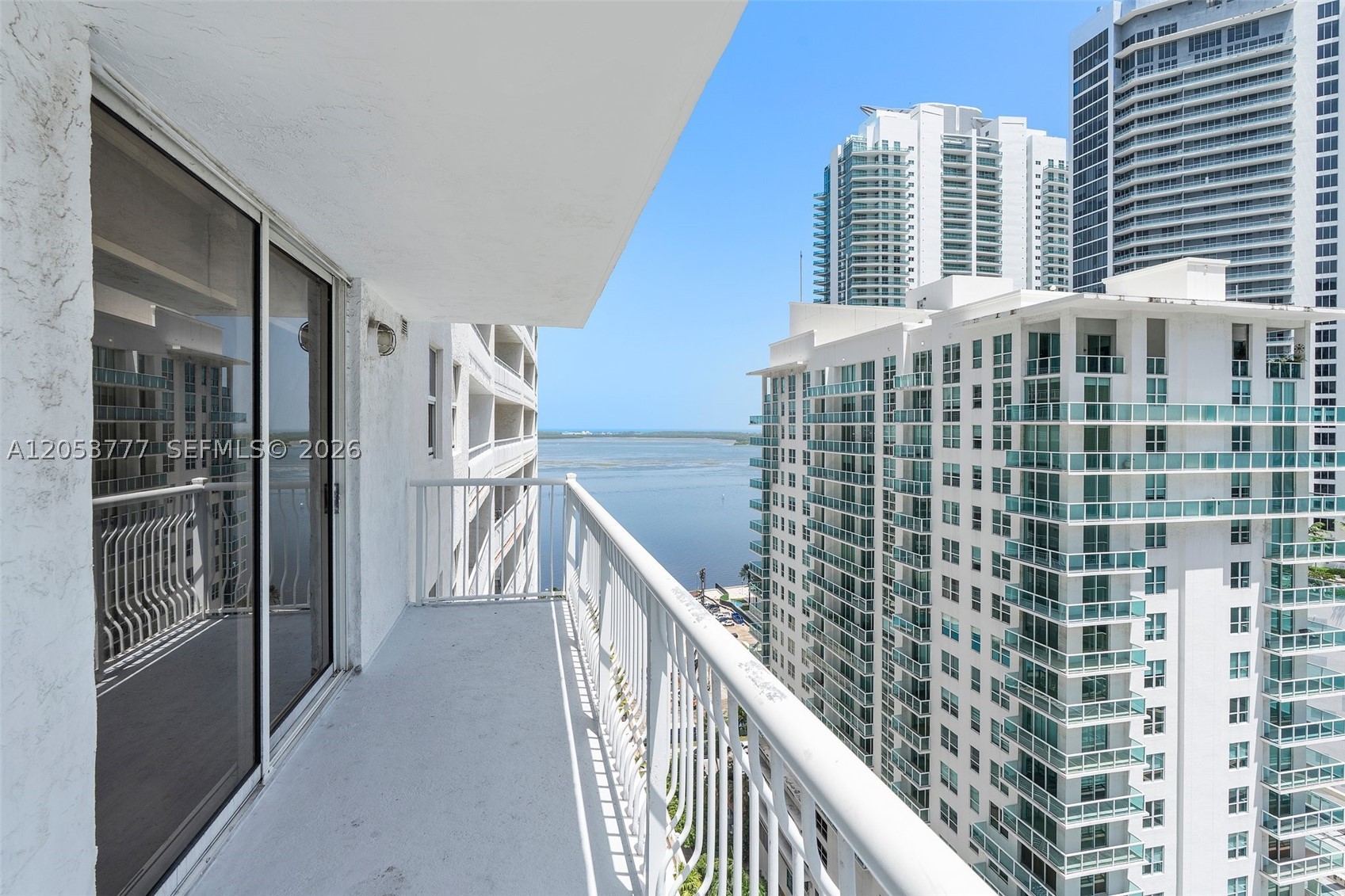 1200 Brickell Bay Dr #2423, Miami FL 33131