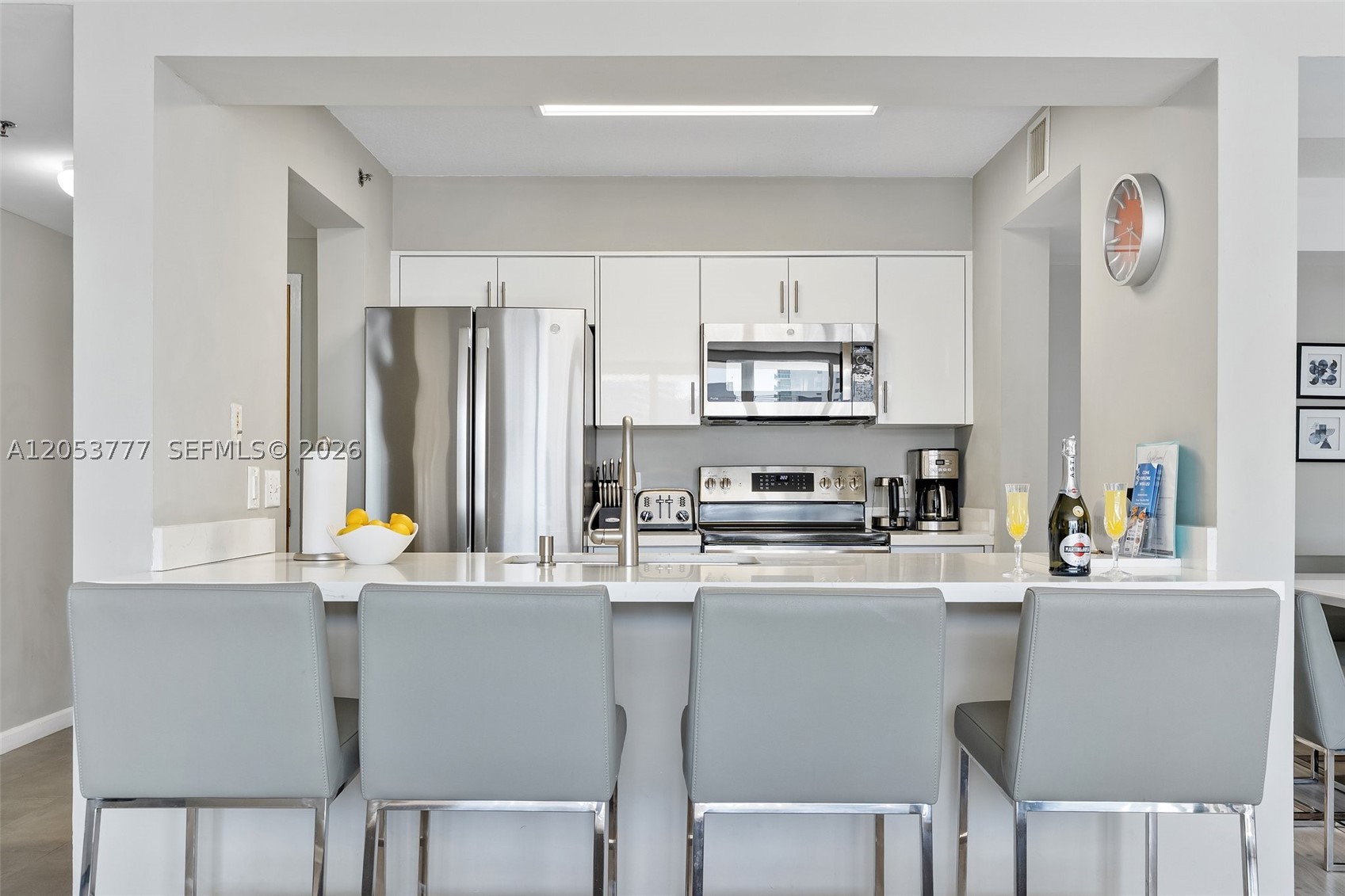 1200 Brickell Bay Dr #2423, Miami FL 33131