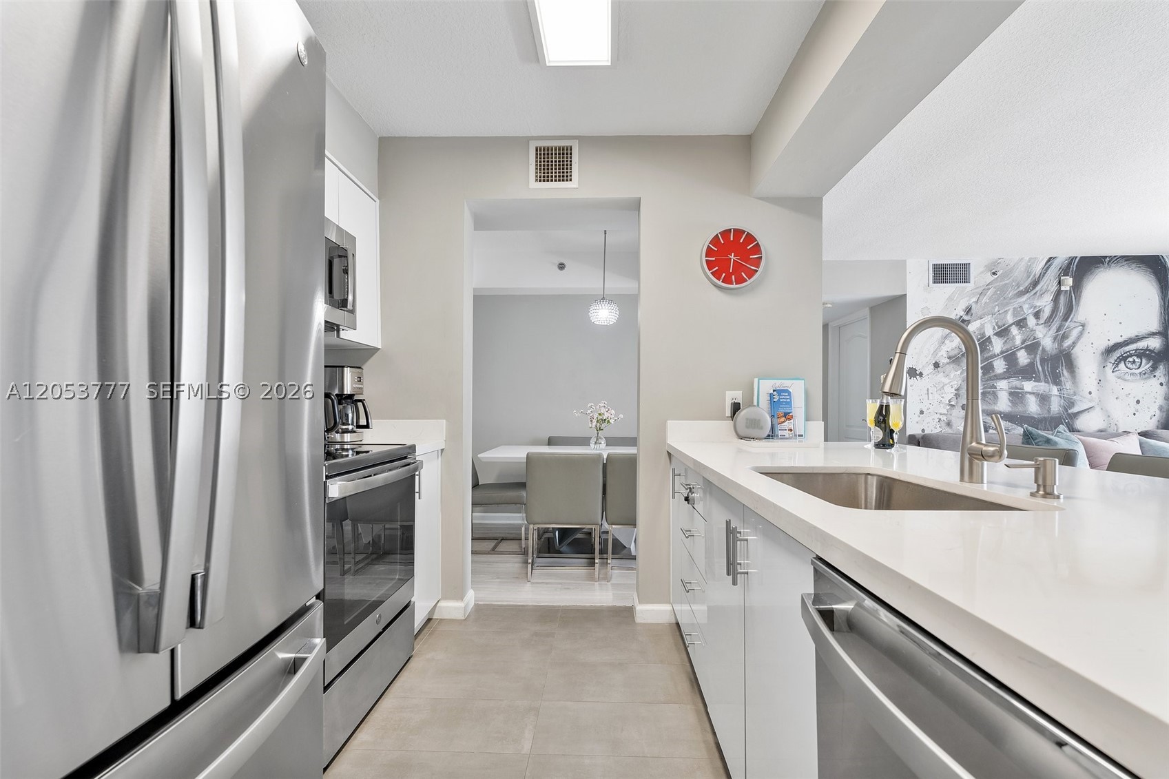 1200 Brickell Bay Dr #2423, Miami FL 33131