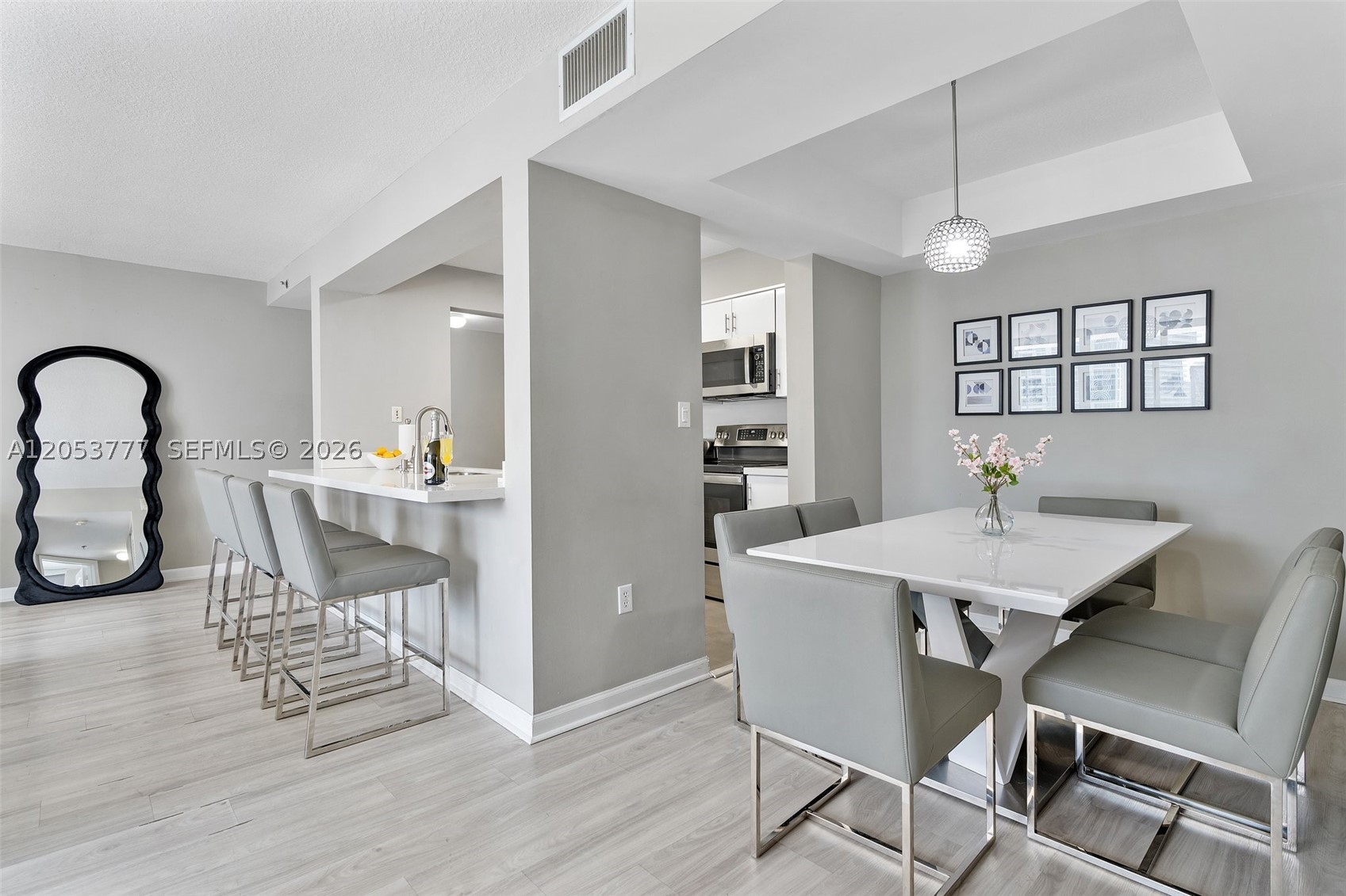 1200 Brickell Bay Dr #2423, Miami FL 33131