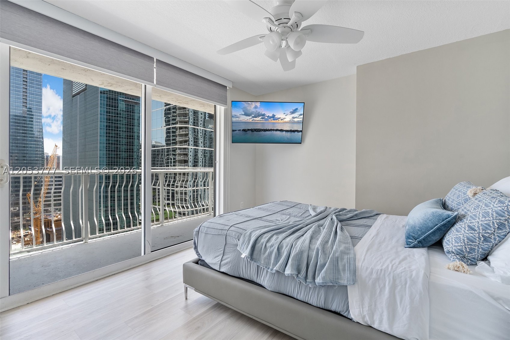 1200 Brickell Bay Dr #2423, Miami FL 33131