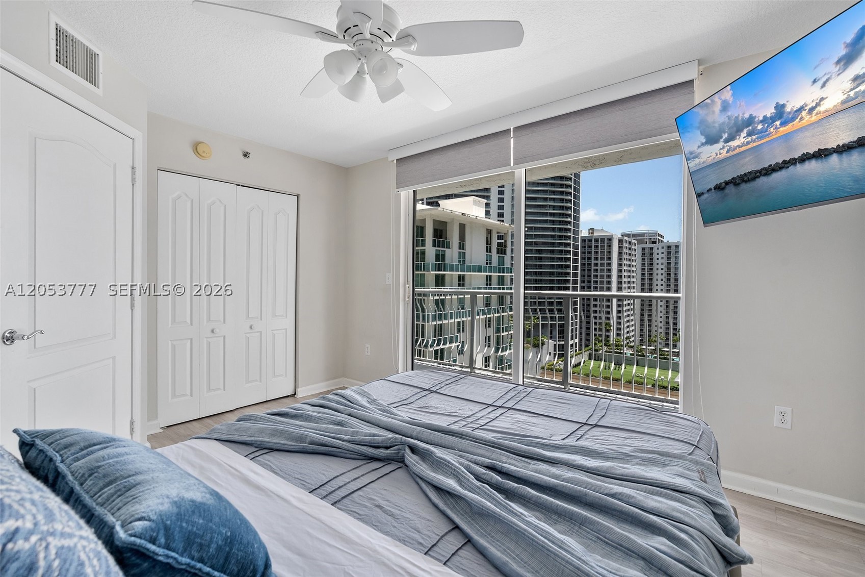 1200 Brickell Bay Dr #2423, Miami FL 33131