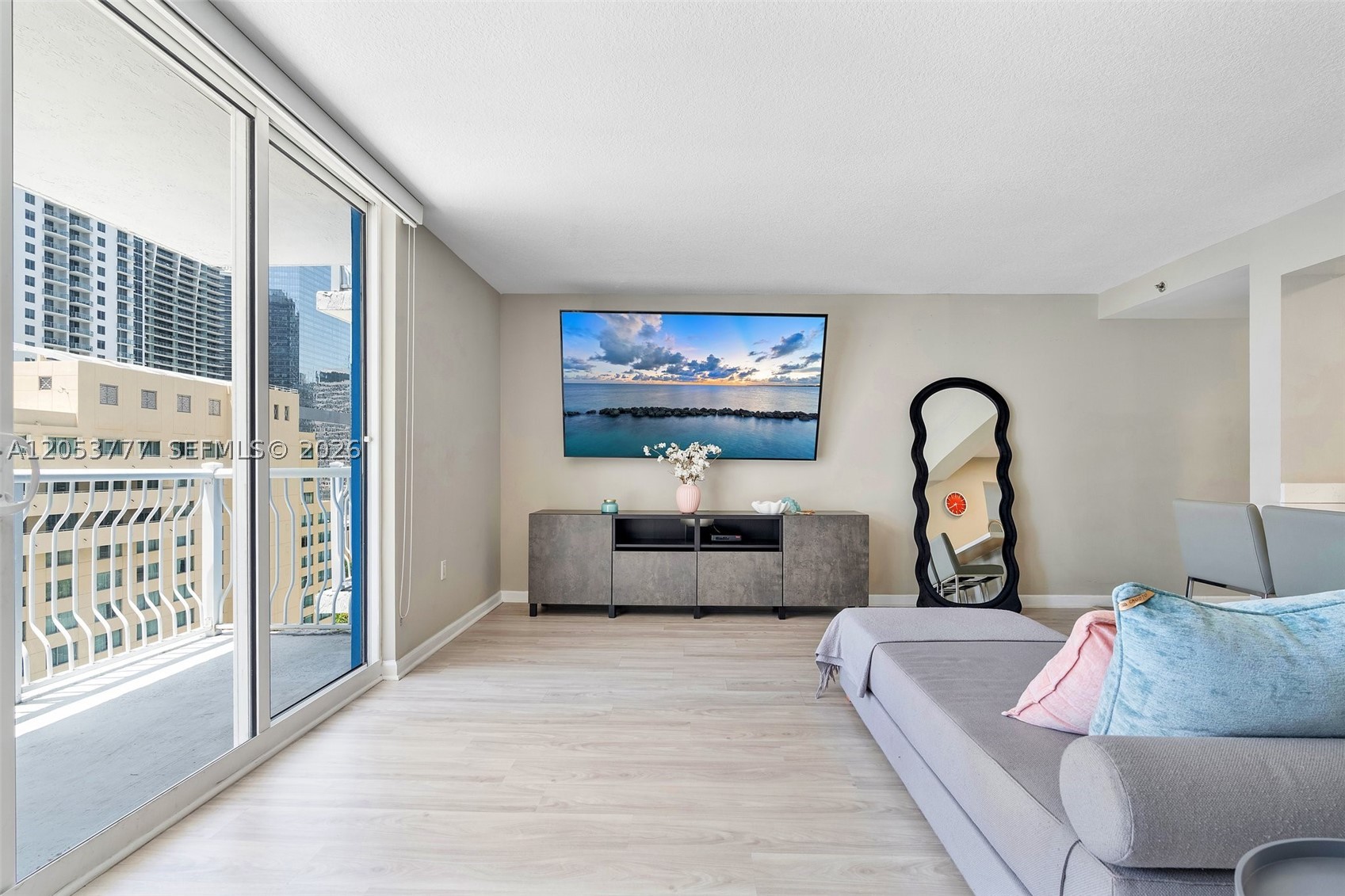 1200 Brickell Bay Dr #2423, Miami FL 33131