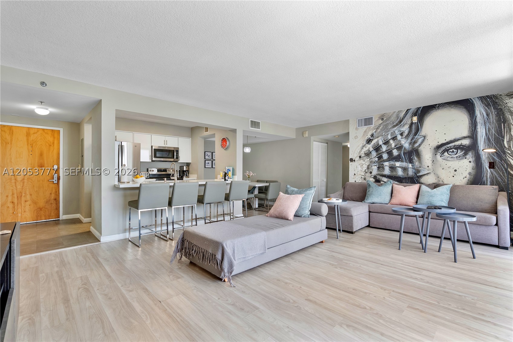 1200 Brickell Bay Dr #2423, Miami FL 33131