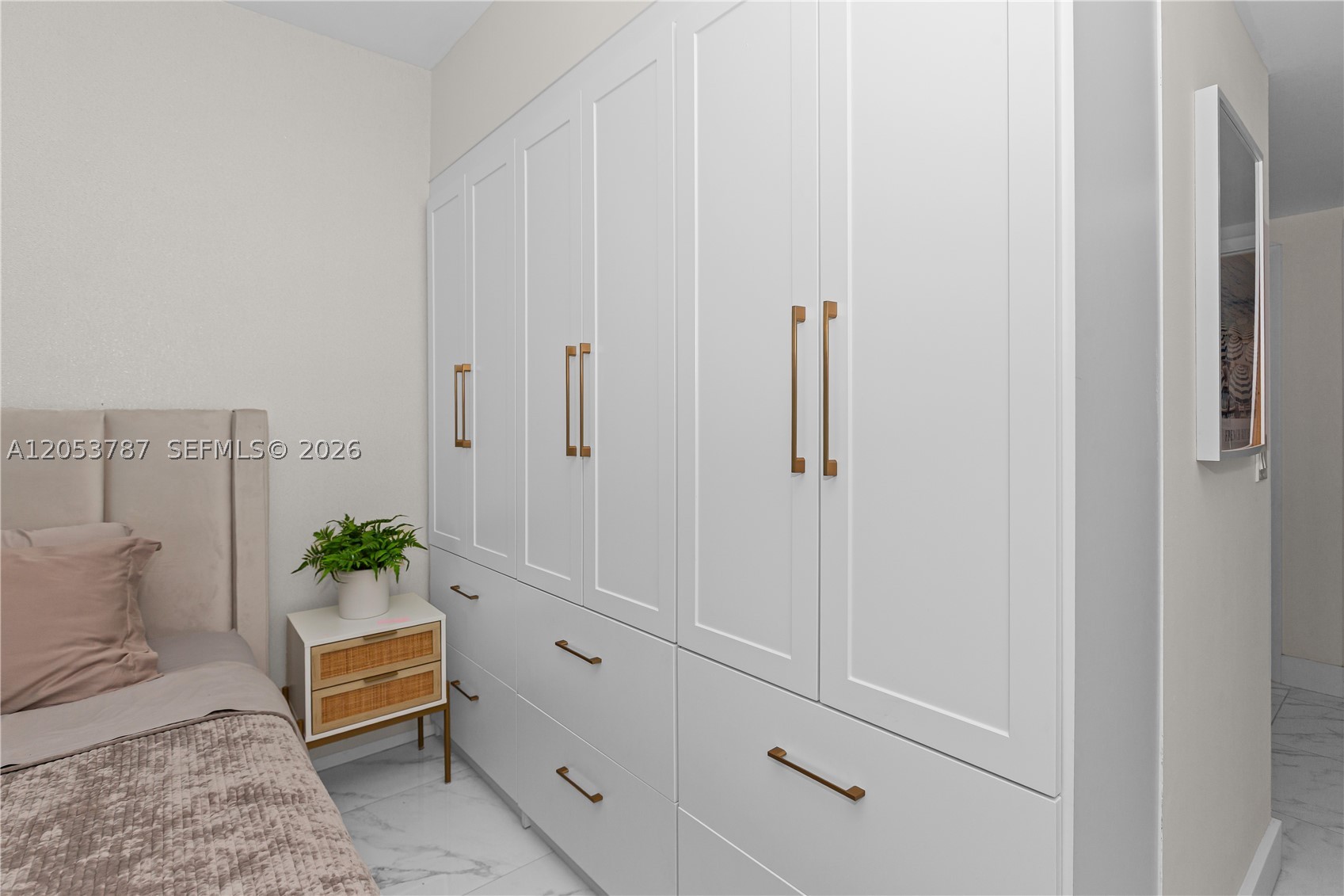 350 S Miami Ave #2102, Miami FL 33130