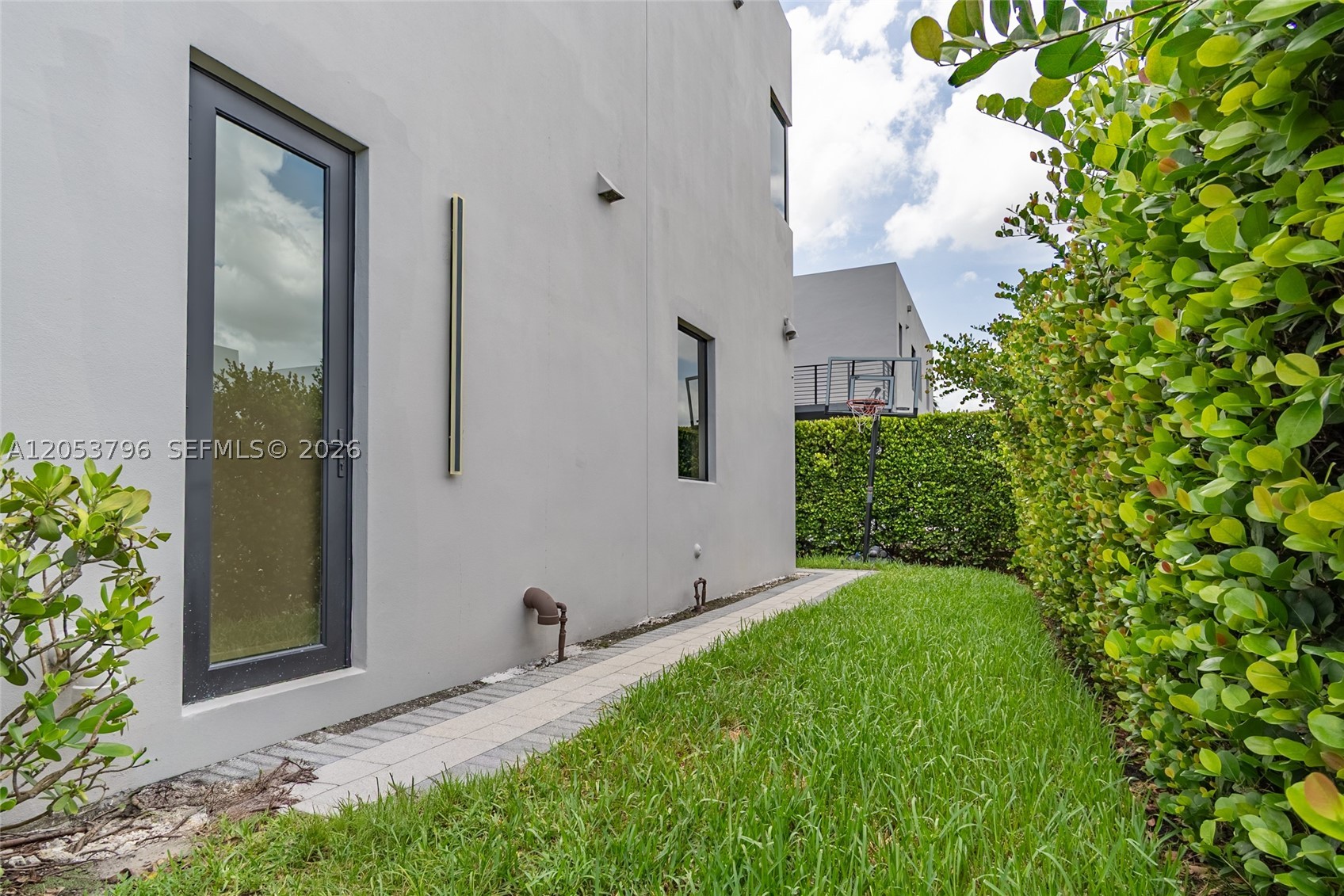 10043 NW 75th Ter, Doral FL 33178