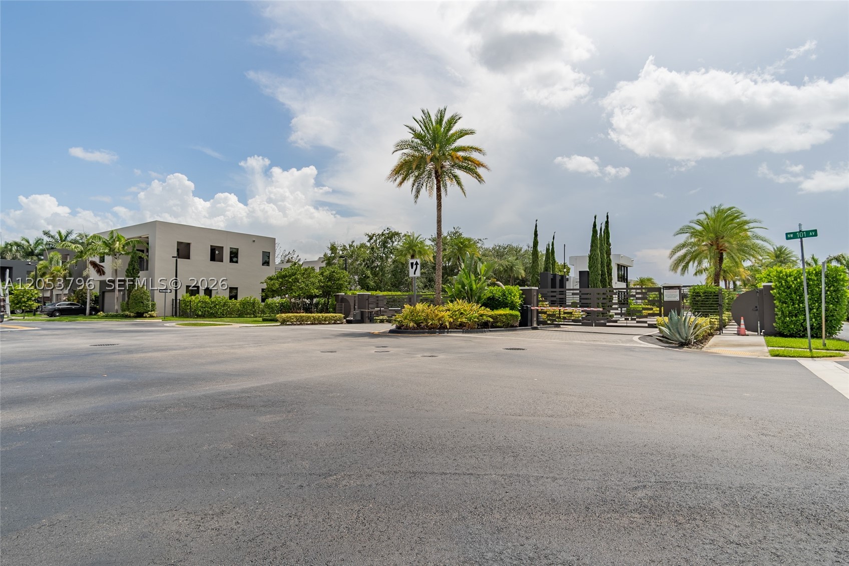 10043 NW 75th Ter, Doral FL 33178