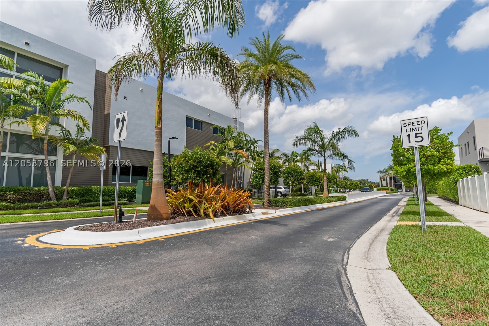 10043 NW 75th Ter, Doral FL 33178
