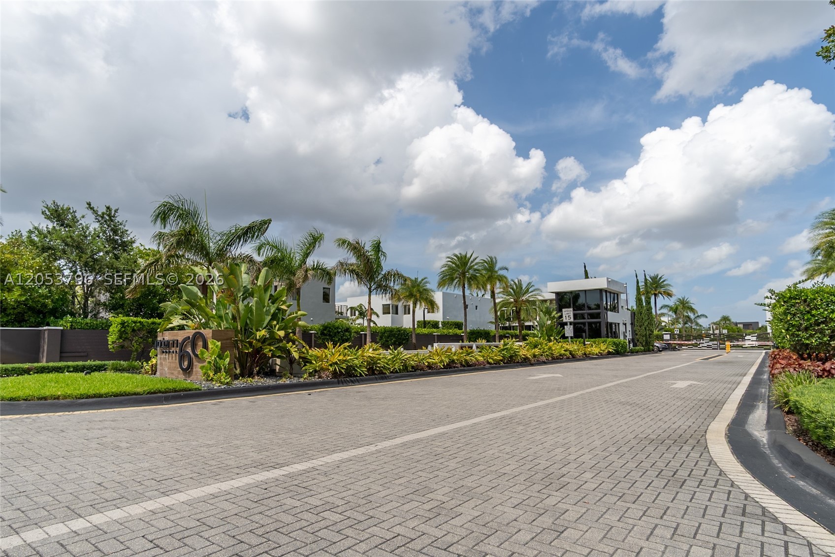 10043 NW 75th Ter, Doral FL 33178